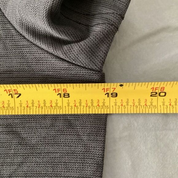 NEW Ladies Under Armour Drifit Tee Loose Gray‎ small - Picture 5 of 6